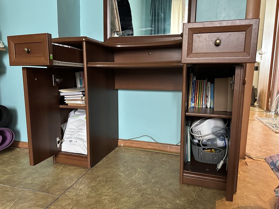 Продам комод и зеркало срочно