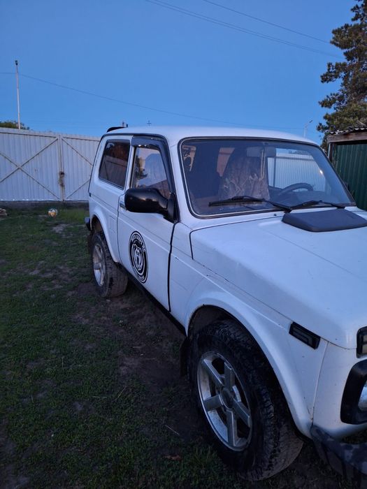 Продам автомобиль нива 21214