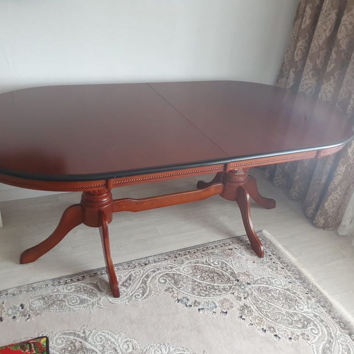 Стол со стульями