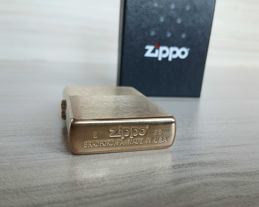 Нова Zippo запалка + подарък гориво