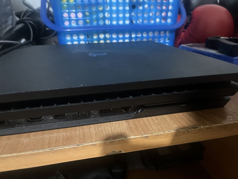PS4 Pro 1TB срочно сатылады