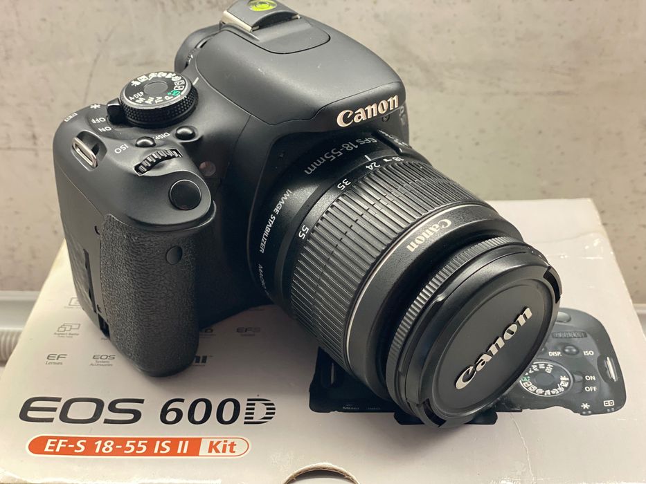 Canon EOS 600D + 18-55mm + 2 батерии + аксесоари