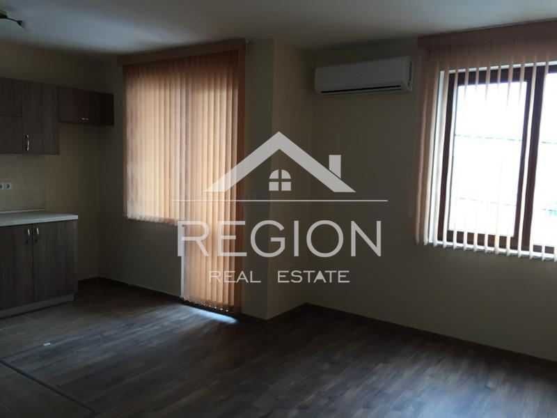 Дава се под наем Тристаен апартамент в Варна, Погреби - 75 кв.м за 408 € - Снимка #1