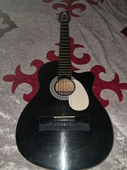 Продам гитару акустическая