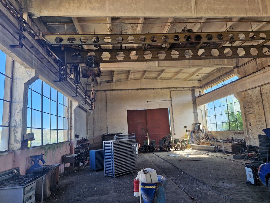 Vand constructii industriale si teren intravilan cu toate utilitatile