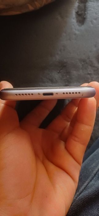 iPhone 11 . Karobka dakumenti bor  hotirasi -128 .  Feyc aid ishlaydi