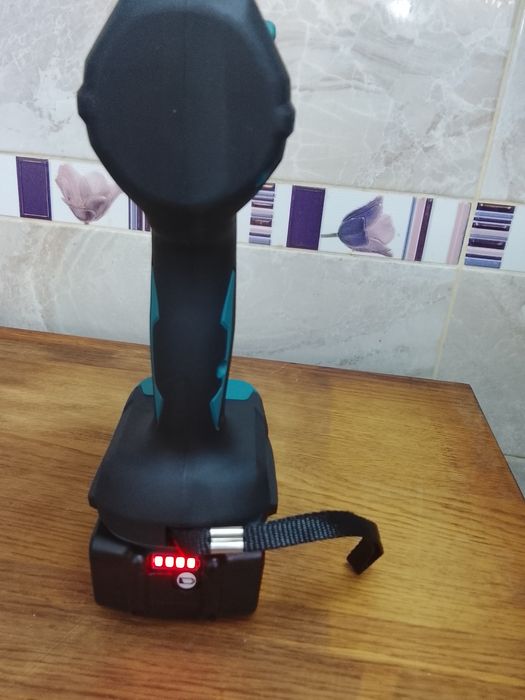 Autofiletanta Makita DCF487  cu baterie de 6A