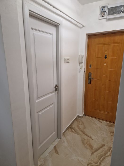 Închiriez garsonieră