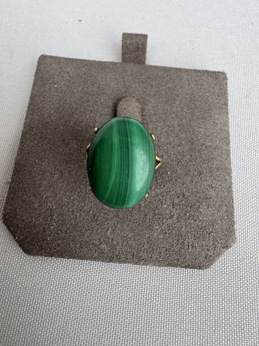 Inel din aur si malachit