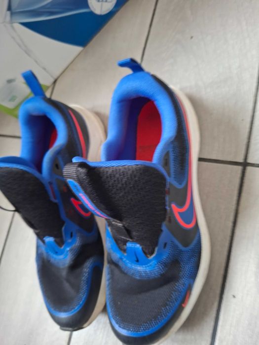 Nike Cosmic Runner 37.5