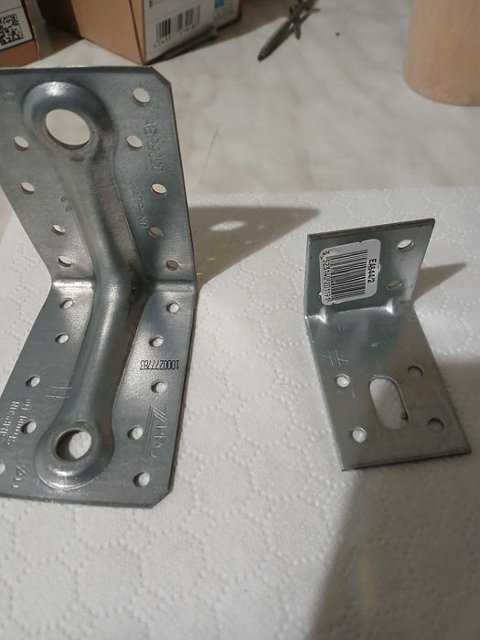 Suruburi autofiletante pentru lemn diferite dimensiuni si conectori