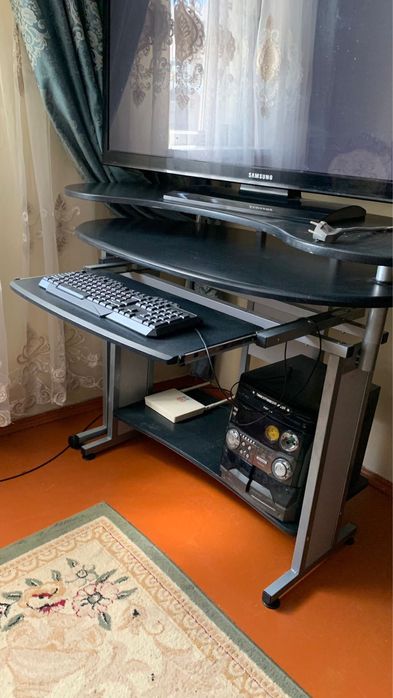 Стенка для зала +12 шт стулья+ компьютерный стол