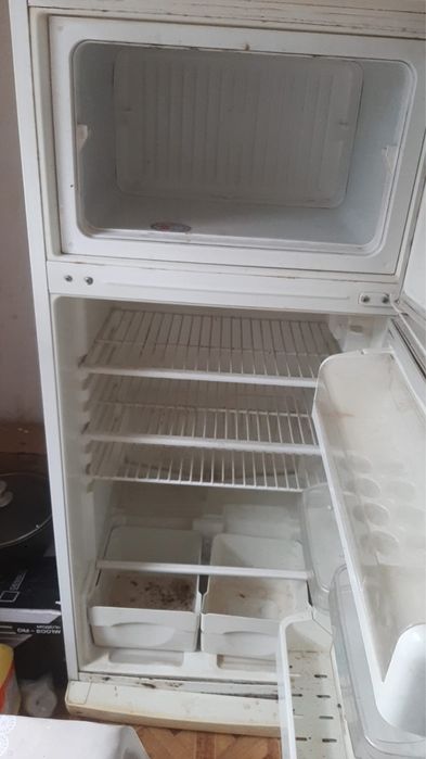 рабочий холодильник