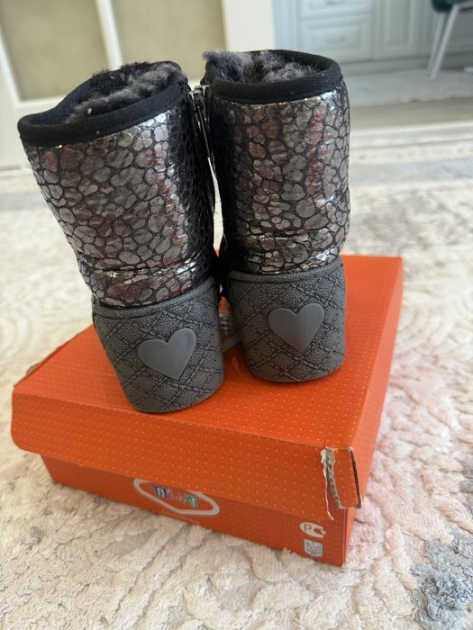 Продам детские угги