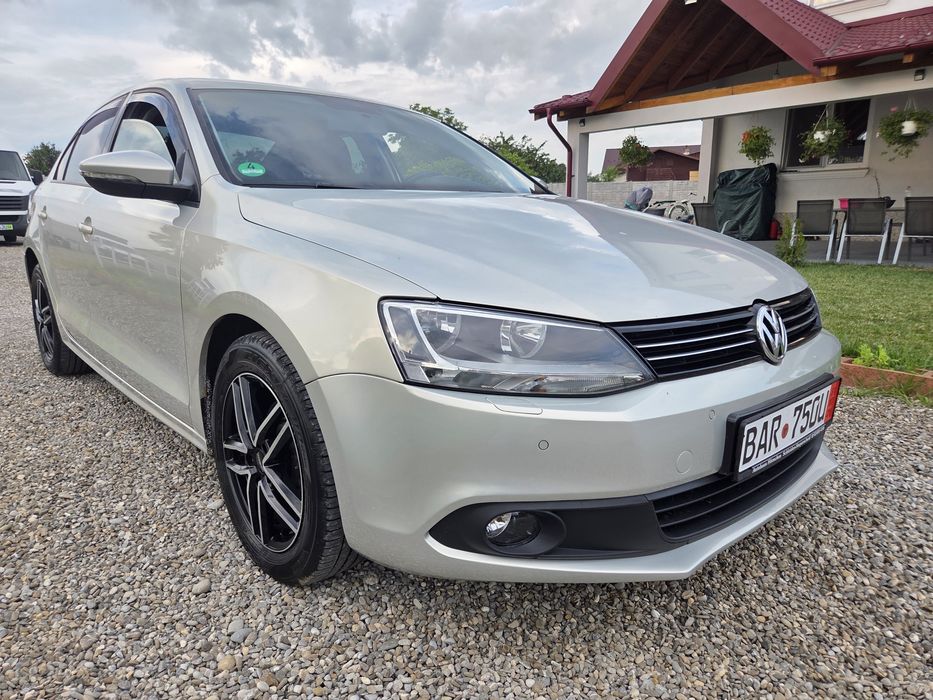 VOLKSWAGEN Jetta 2012
