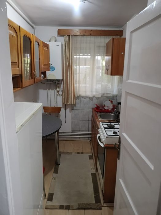Închiriez apartament cu o camera