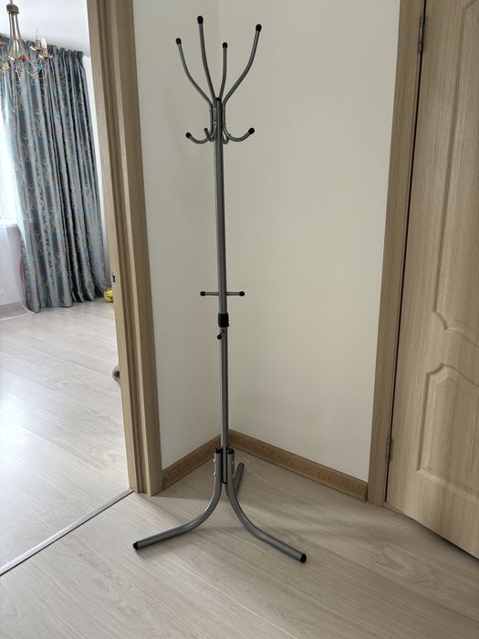 Вешалка на стойке