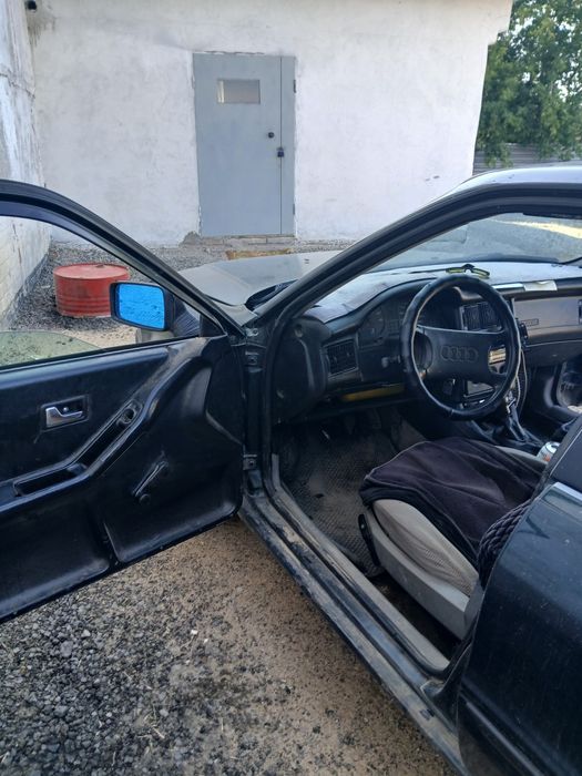 Продаю ауди б4  1992