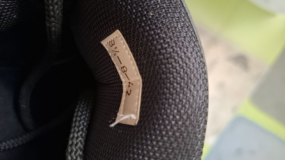 Vând Adidasi Louis Vuitton