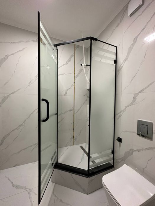 Дешевые кабины , Стеклянные перегородки .