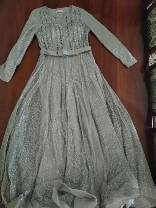 Ayyollar oqshom libosi