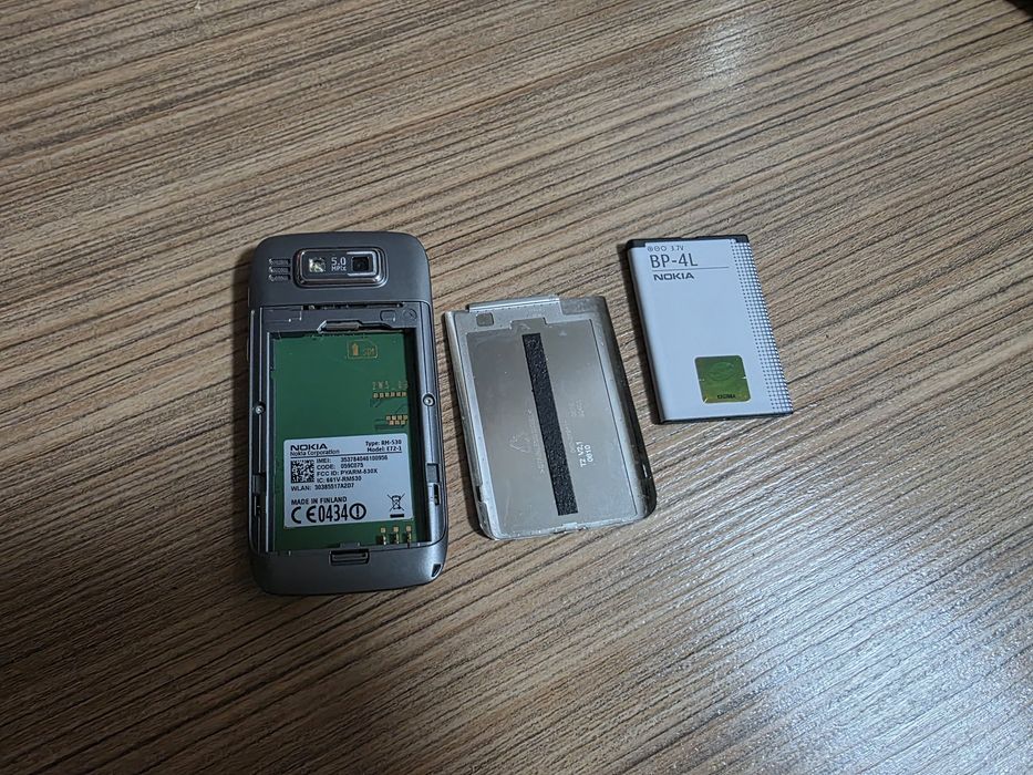 Nokia E72 silver in stare foarte buna! Necodat, Baterie noua! Gri