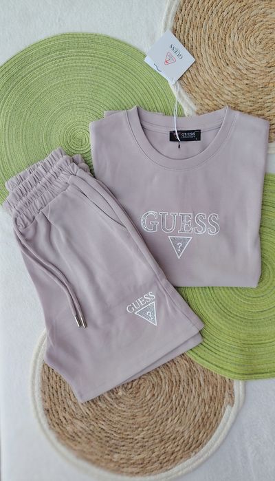Дамски комплектиКъси панталони Налични размери C, M, L, XL. Памучна материя и достъпни цени.