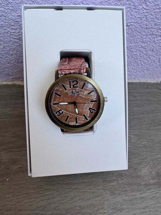 Дамски часовници различни видове