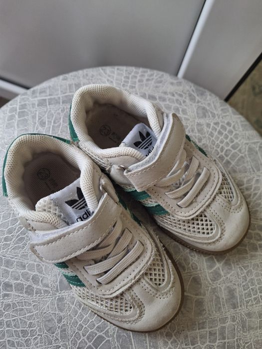 Продам кроссовки  23 размер