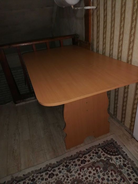 Продам кухонный стол