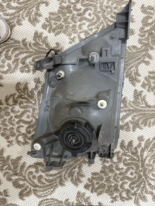 Продам фар Тойота хайс