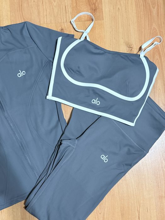 Set Alo Yoga de vânzare – mărimea XS, nou cu etichetă!
