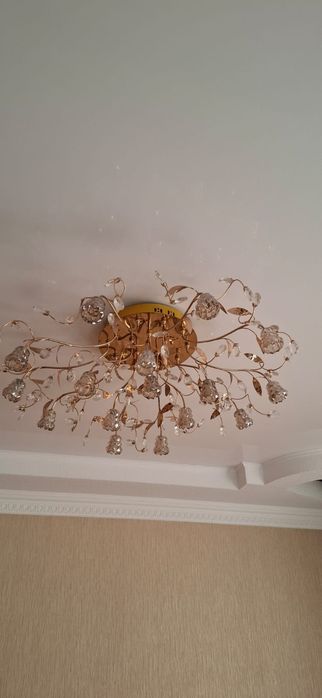 Люстра стеклянная .