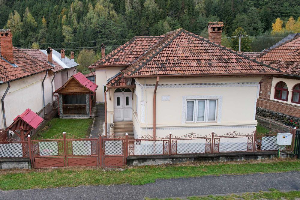 Casa de vanzare Leresti, Arges – 5 camere, teren 800 mp
