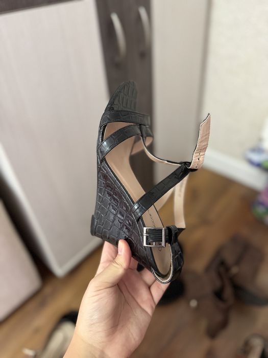 Отдам обувь.  Беспалатно