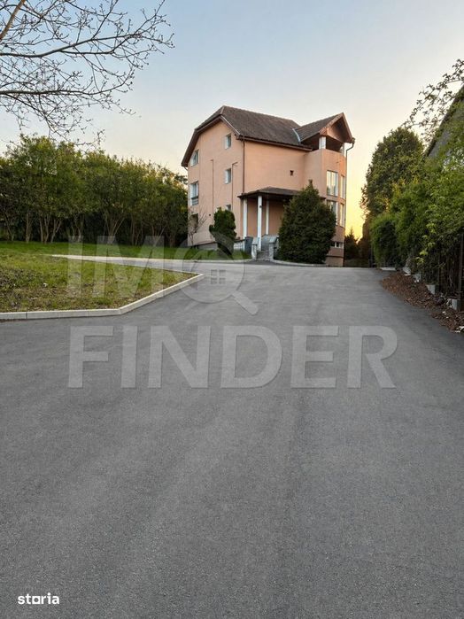 Vila  in Andrei Muresanu 600 mp  ,12 locuri de parcare