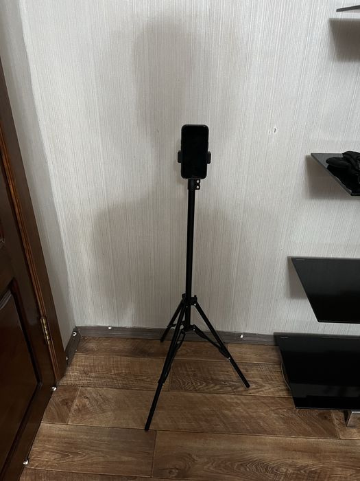 Штатив для сьемки надежный