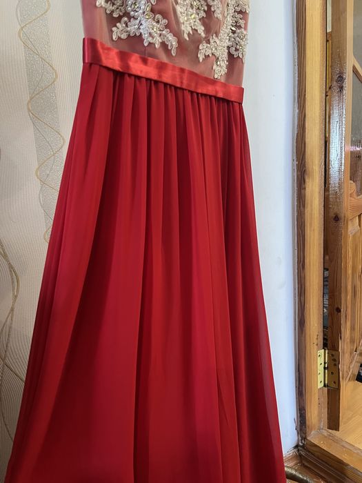 Вечернее красное платье