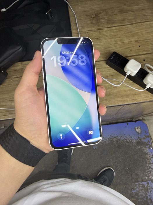iPhone 13 white bez imei