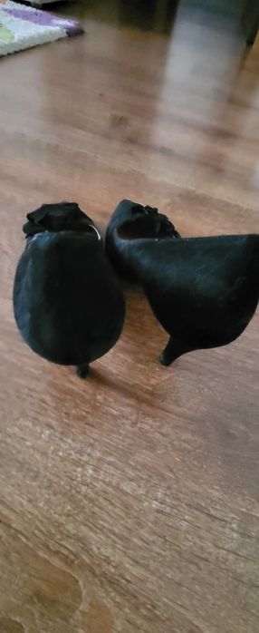 Vand pantofi cu toc marca Tamaris