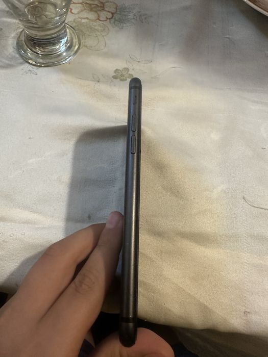 Vand iPhone 8,64 GB-folosit