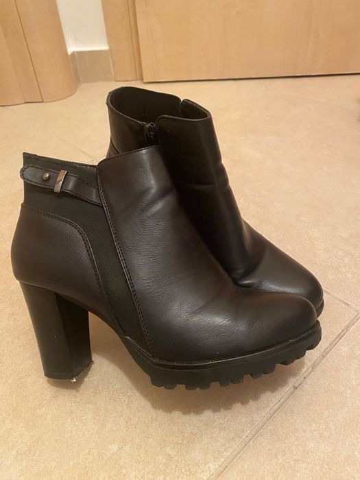 Дамски боти на ток