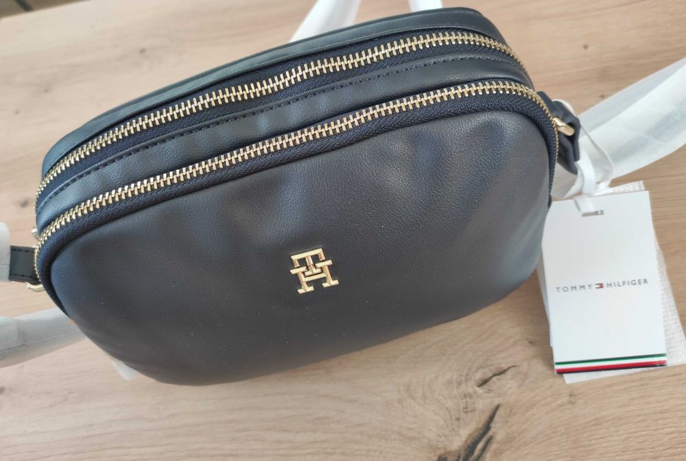 Нова чантичка Tommy Hilfiger
