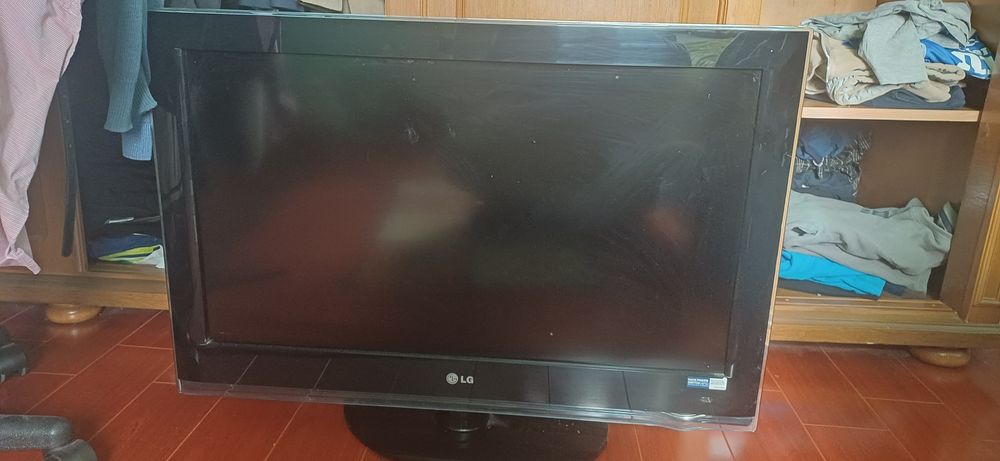 Televizor LCD LG 32LH4000, 81 cm, stare EXCELENTĂ
