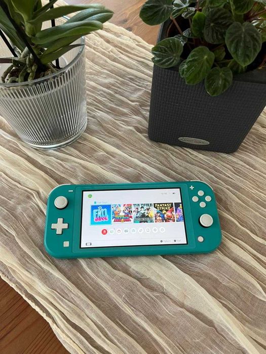 Nintendo switch lite в идеальном состоянии (бирюзовый)