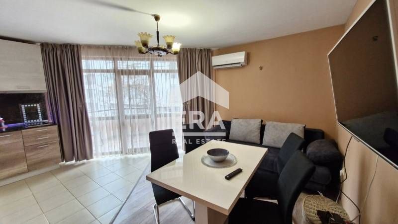 Дава се под наем Двустаен апартамент в Варна, Колхозен пазар - 65 кв.м за 448.8 € - Снимка #1