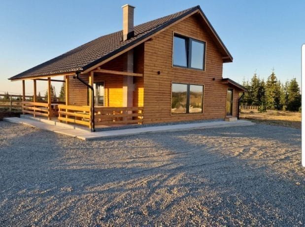 Vând și realizez cabane din lemn