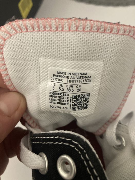 Vand papuci Converse noi