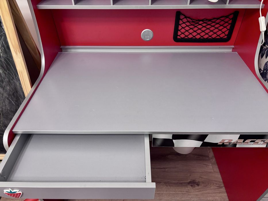 Срочно! Детский стол/ парта бренда Cilek