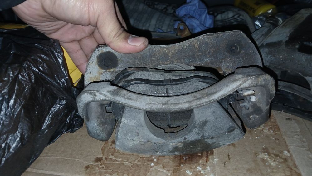 Продам суппорт передние на Рав 4